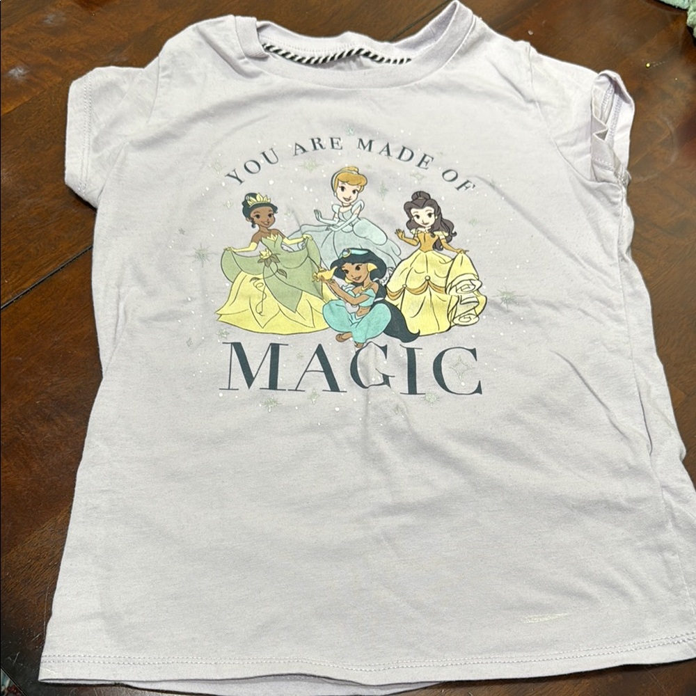 Disney Princess Graphic Tee 💚🖤